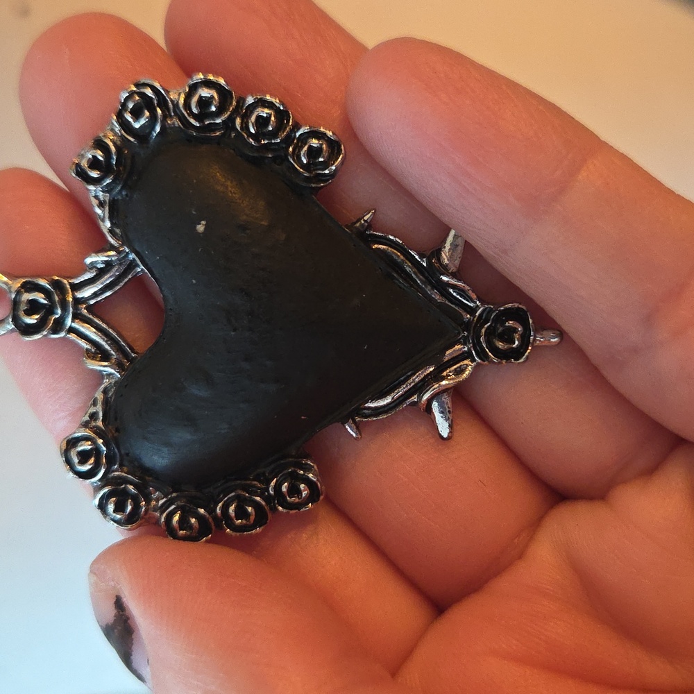 Funk Plus Auroras Heart Rose Necklace - Picture 6 of 6